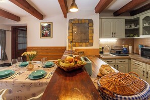 Maison mitoyenne Familiale, plusieurs chambres (The Bird of Happiness-Heaven for dogs) | Restauration
