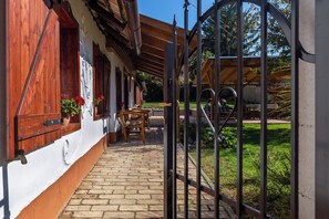 Family Townhome, Multiple Bedrooms (The Bird of Happiness-Heaven for dogs) | Terrace/patio - The Bird of Happiness-heaven for Dogs (Nemesbük)