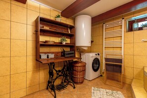 Family Townhome, Multiple Bedrooms (The Bird of Happiness-Heaven for dogs) | Interior