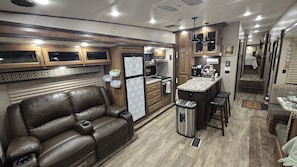 Interior - Lovely RV with outdoor pool  and Jacuzzi.  (Deltona)