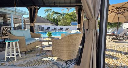 Lovely RV with outdoor pool and Jacuzzi.