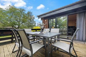 屋外ダイニングエリア