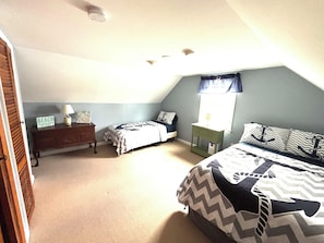 4 bedrooms, iron/ironing board, WiFi, bed sheets