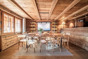 Dining - Snowcrest - Cosy Apartment in the heart of Verbier (Verbier)