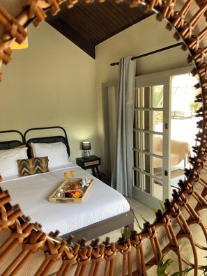 2 habitaciones, tabla de planchar con plancha y cuna de viaje 