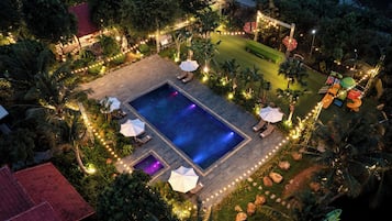 Outdoor pool, pool umbrellas