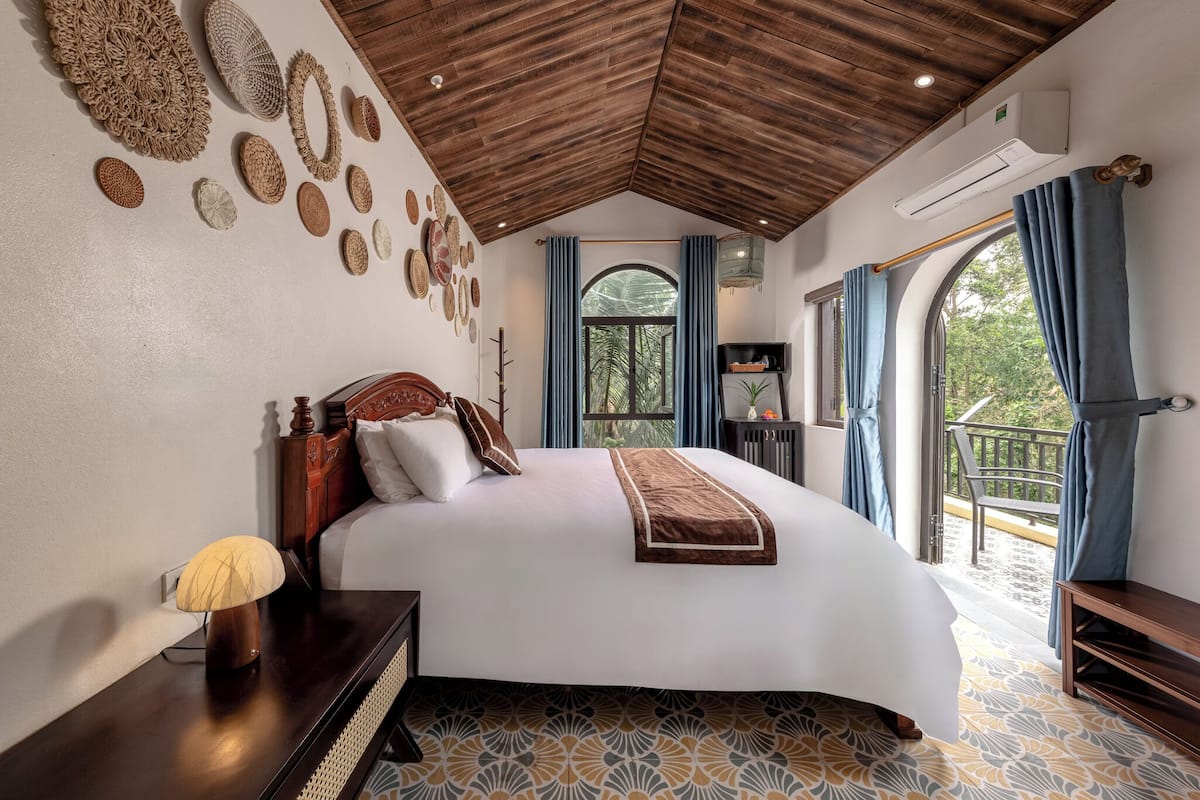 Artículos del minibar gratis y decoración personalizada