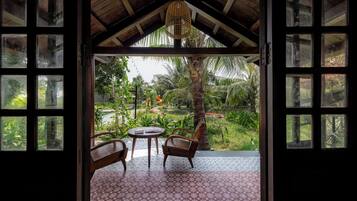 Luxury Double Room with Bath | Courtyard view