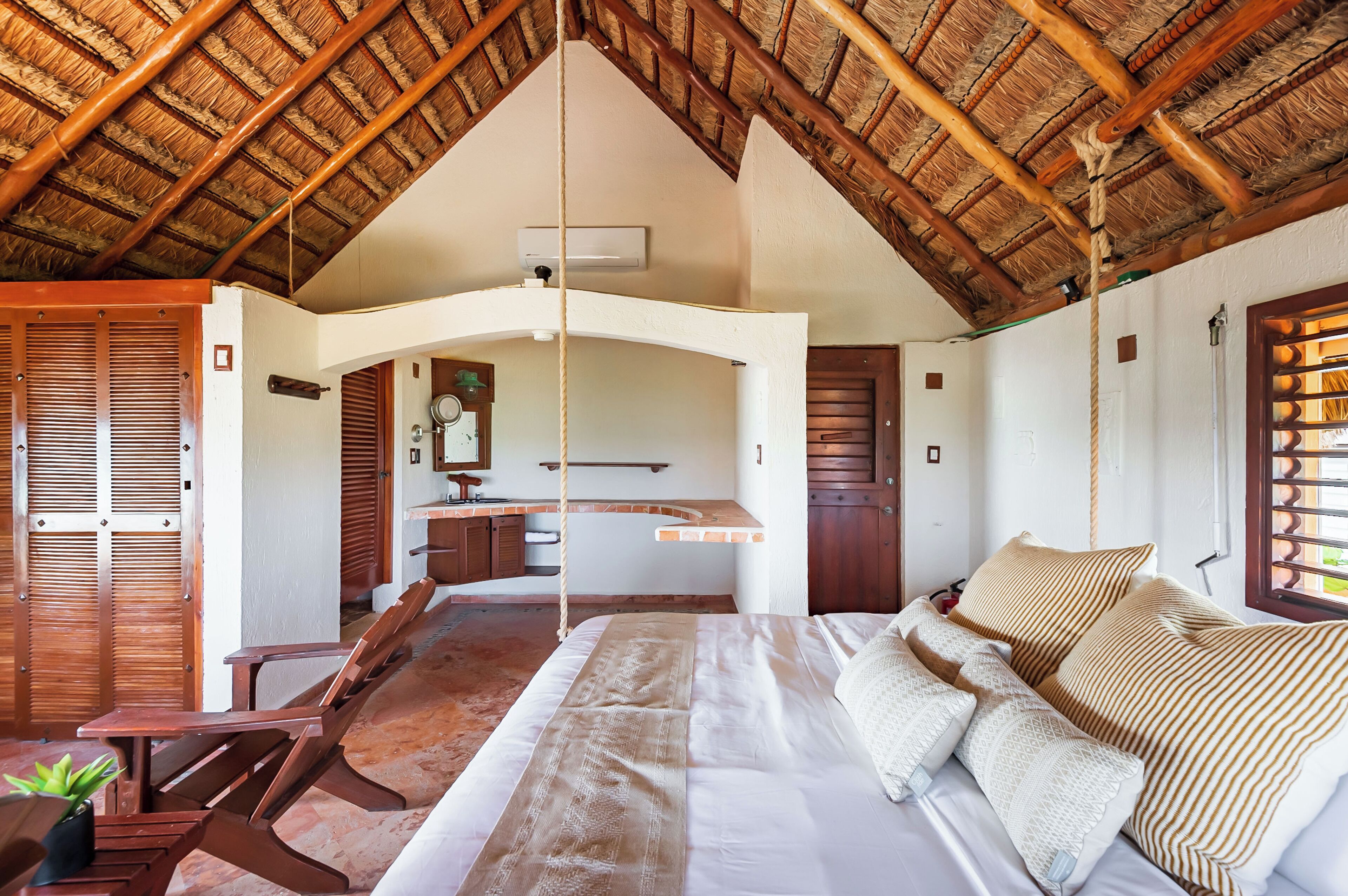 Deluxe Double Room, Partial Ocean View | In-room safe, free WiFi, bed sheets