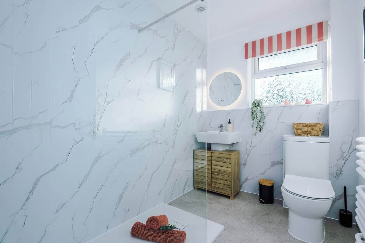 Shower, hair dryer, shampoo