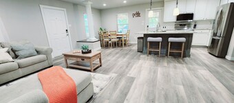 'New Amenities' / Large Covered Deck / Foosball / Hammock /Firepit / Lake Conroe