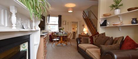 컴포트 하우스 | 거실 공간 | 책