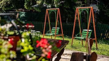 Children’s play area – outdoor