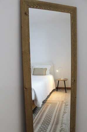 2 chambres, chambres insonorisées, fer et planche à repasser