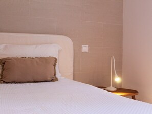 2 bedrooms, soundproofing, iron/ironing board, free WiFi - Atlantis Breeze (Madalena)