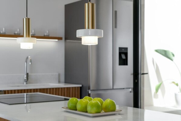 Fridge, oven, stovetop, dishwasher