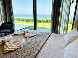 Desk, iron/ironing board, WiFi, bed sheets