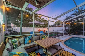 Outdoor dining - 3br Fun Vibrant Oasis, Heated Pool, Cold Plunge, Barbeque, Fire-pit, Arcade. (Bradenton)