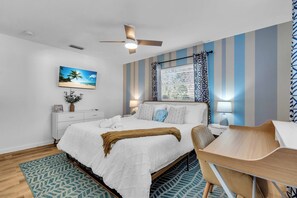 3 bedrooms, desk, iron/ironing board, travel crib