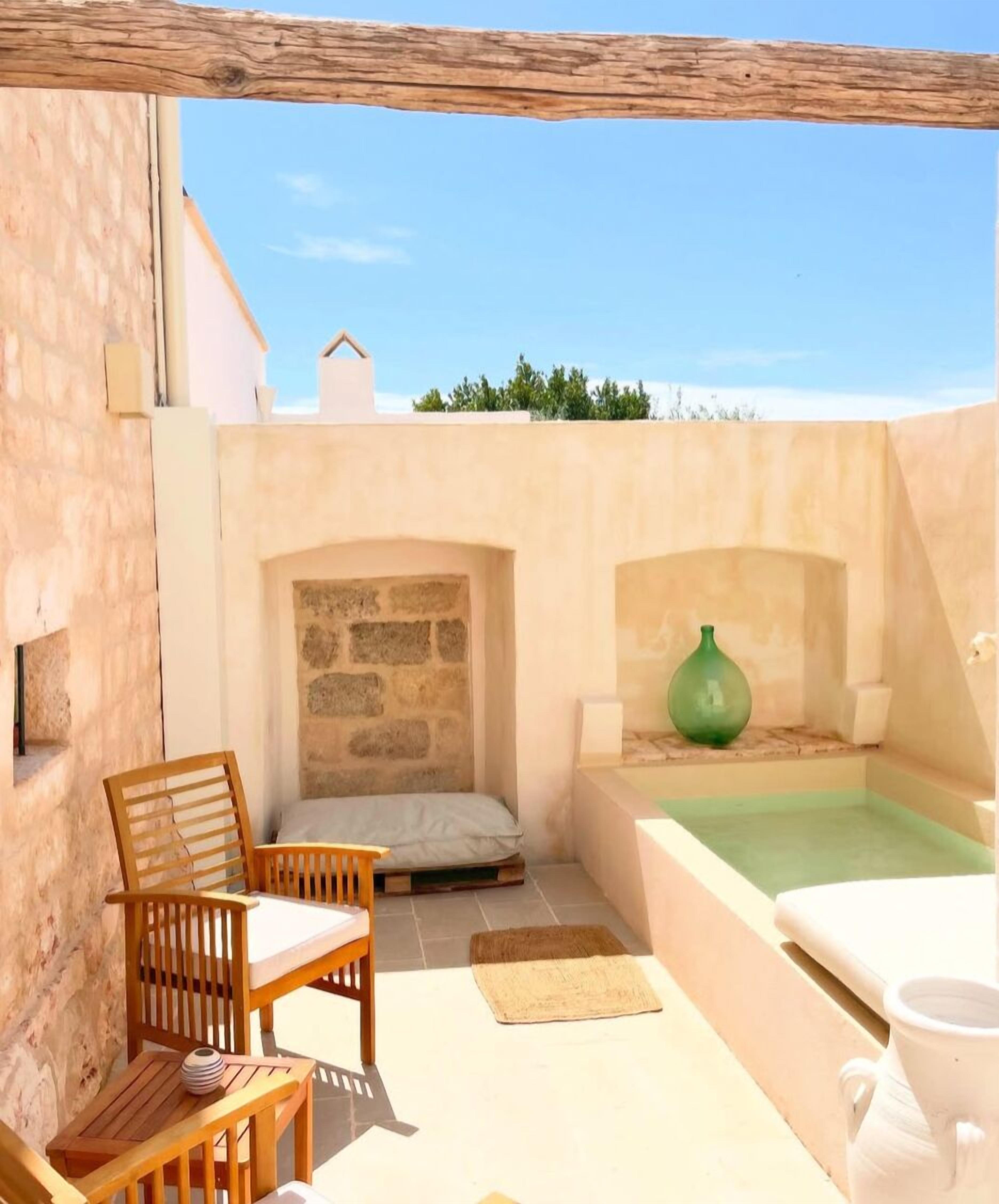 Suite 4 Deluxe Double Room- Private Pool | Zimmersafe, Verdunkelungsvorhänge, kostenloses WLAN