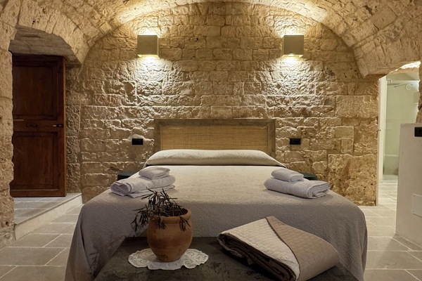 Suite 2 Deluxe Quadruple Room | Safe på rommet, blendingsgardiner og wi-fi (inkludert)