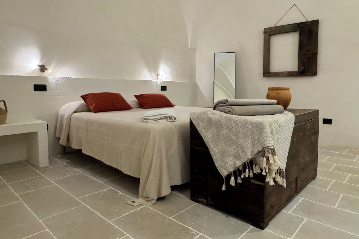 Suite 3 - Deluxe Quadruple Room - Internal Private pool | In-room safe, blackout curtains, free WiFi