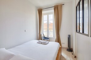 1 quarto, escrivaninha, Wi-Fi, roupa de cama