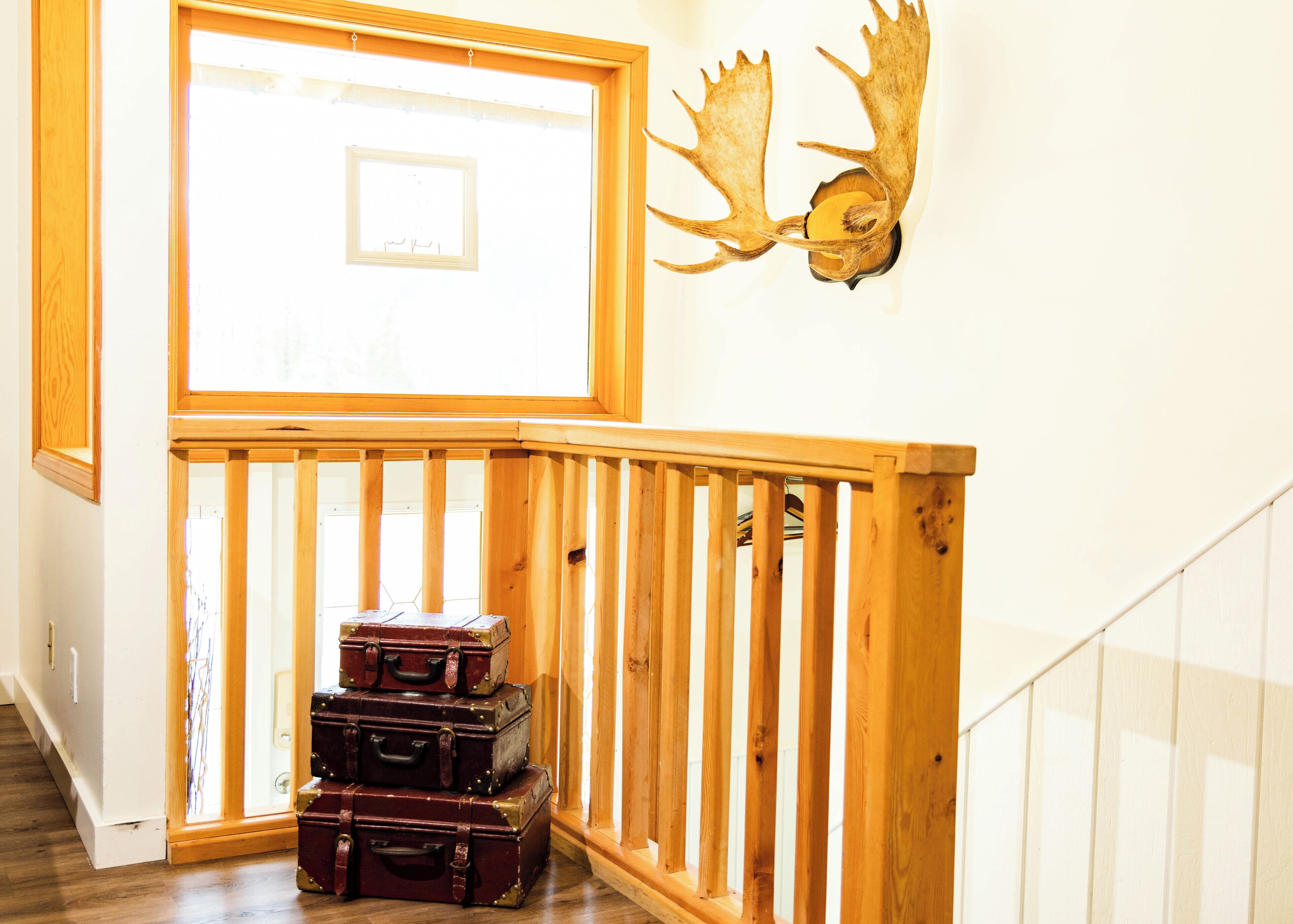 Family Suite, Multiple Beds, Kitchen, Mountain View | Living area