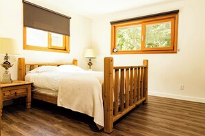 Family Suite, Multiple Beds, Kitchen, Mountain View | Free WiFi - Kings Den resort (Revelstoke)