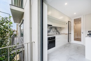 Kühlschrank, Mikrowelle, Ofen, Geschirrspüler