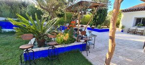 ت ناول الطعام بالخارج