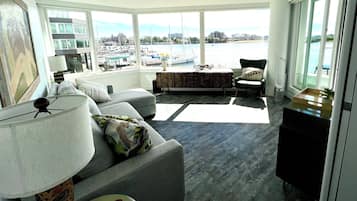 TV connectée, jeux vidéo, livres, médiathÚque