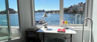 Spectacular Waterfront Executive Suite!