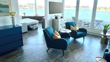 2 chambres, bureau, fer et planche Ă repasser, lit parapluie