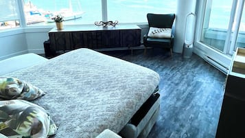 2 bedrooms, desk, iron/ironing board, travel crib