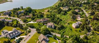 New Saltwater Heated Pool & Hot Tub -Less than 5 Minutes from Nauset Beach!