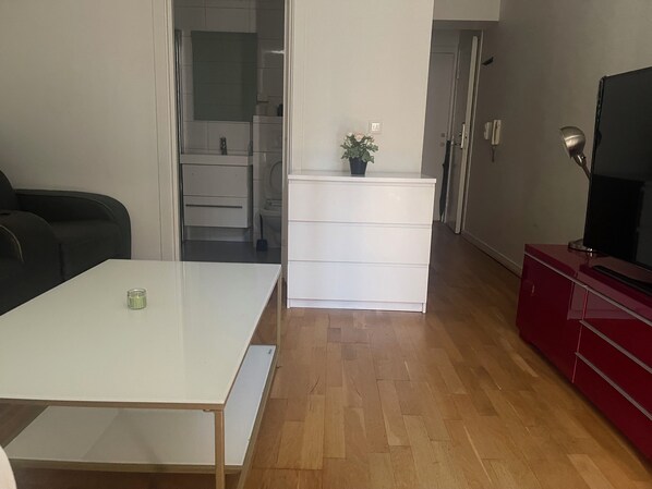 Apartment, 1 Bedroom | Living room