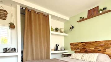 1 slaapkamer, een strijkplank/strijkijzer, internet, beddengoed