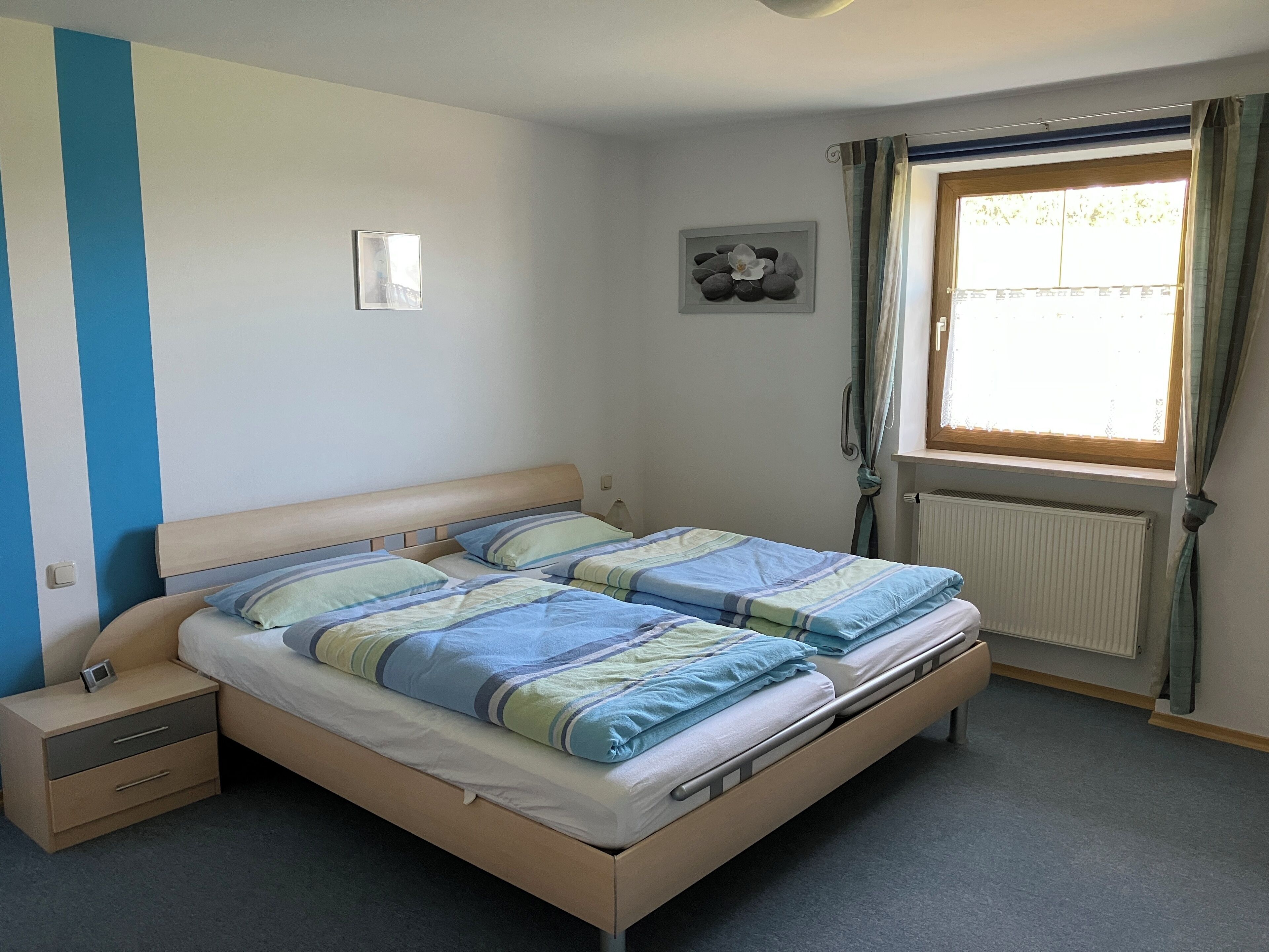 3 Schlafzimmer, Schreibtisch, Bügeleisen/Bügelbrett, Reisekinderbett
