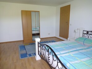 3 bedrooms, desk, iron/ironing board, travel cot