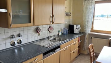 KĂŒhlschrank, Mikrowelle, Ofen, Herdplatte