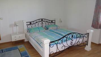 3 Schlafzimmer, Schreibtisch, BĂŒgeleisen/BĂŒgelbrett, Reisekinderbett