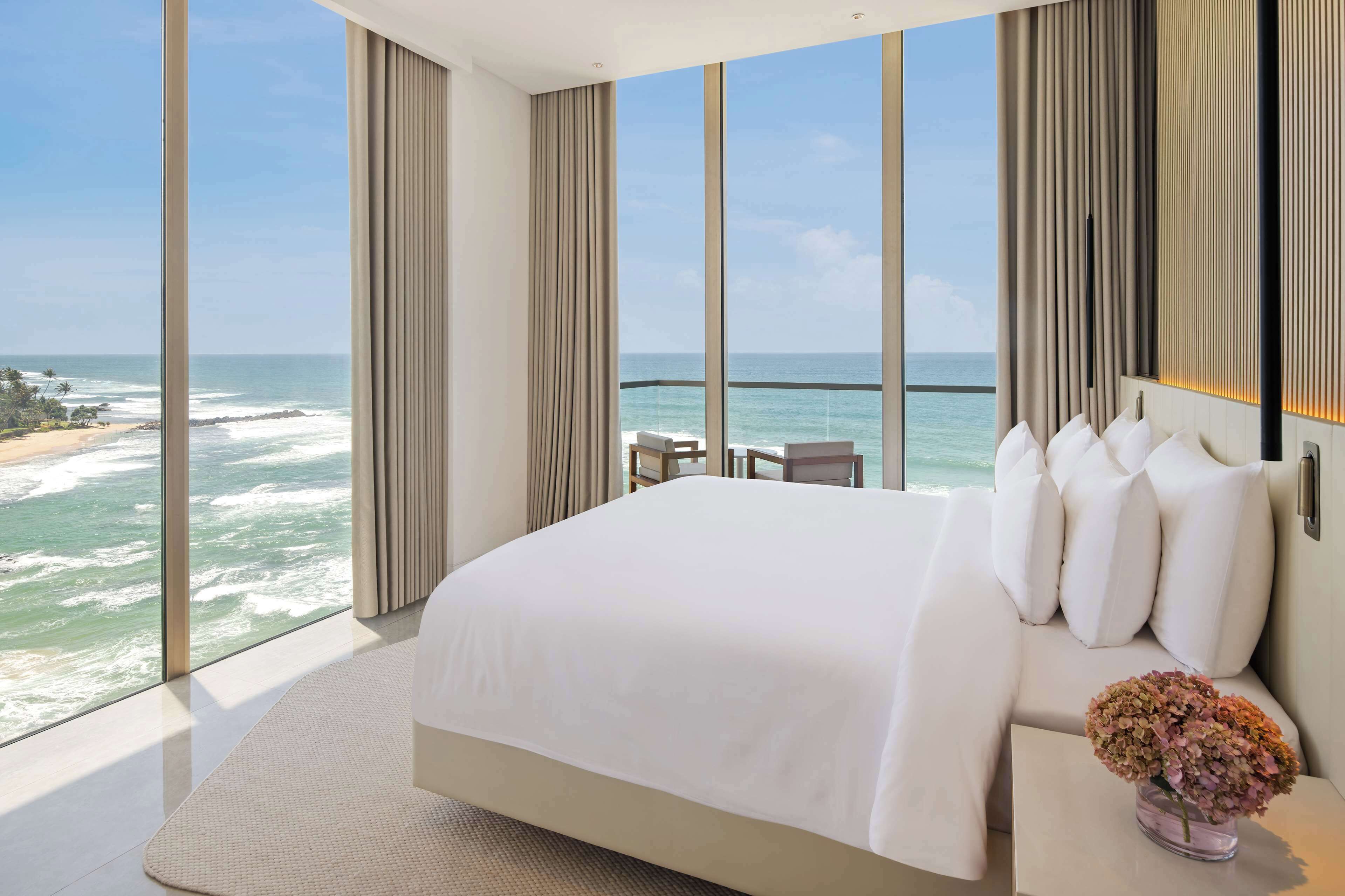 Familien-Suite, 2 Schlafzimmer, Meerblick | Minibar, Zimmersafe, individuell eingerichtet, Schreibtisch