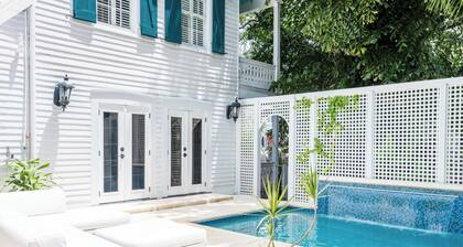 Pool, Laundry, and grilling area
