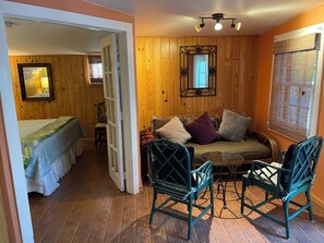 1 bedroom, desk, iron/ironing board, free WiFi - Pool, laundry, and grilling area (Key West)