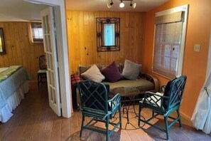 TV, offices - Pool, Laundry, and grilling area (Key West)