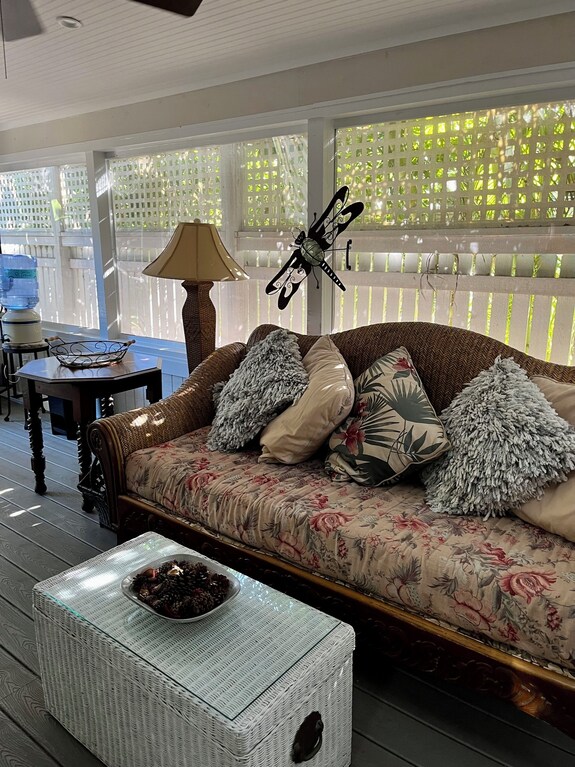 Pool, Laundry, And Grilling Area - Key West, FL