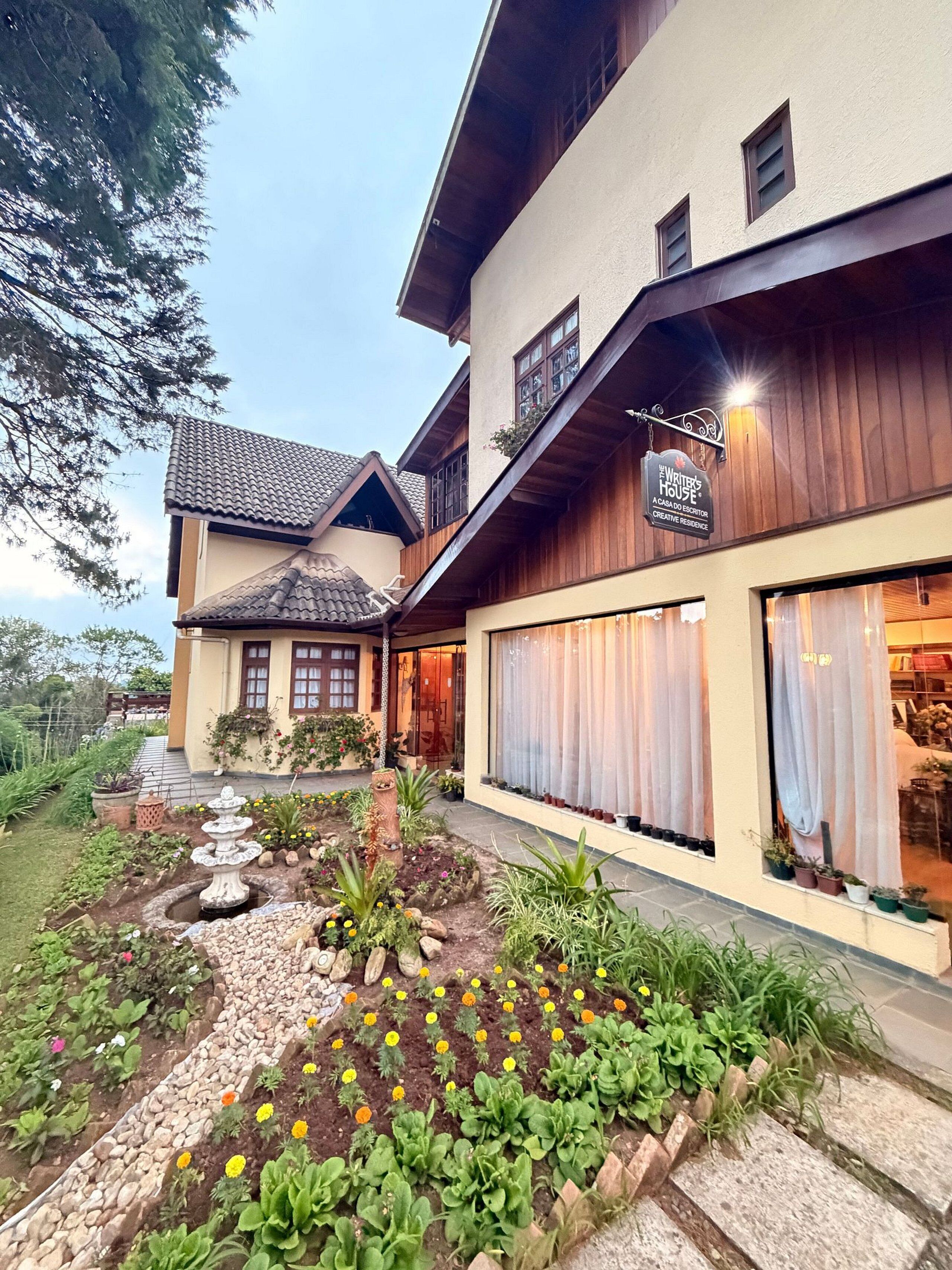 Suite | Exterior detail