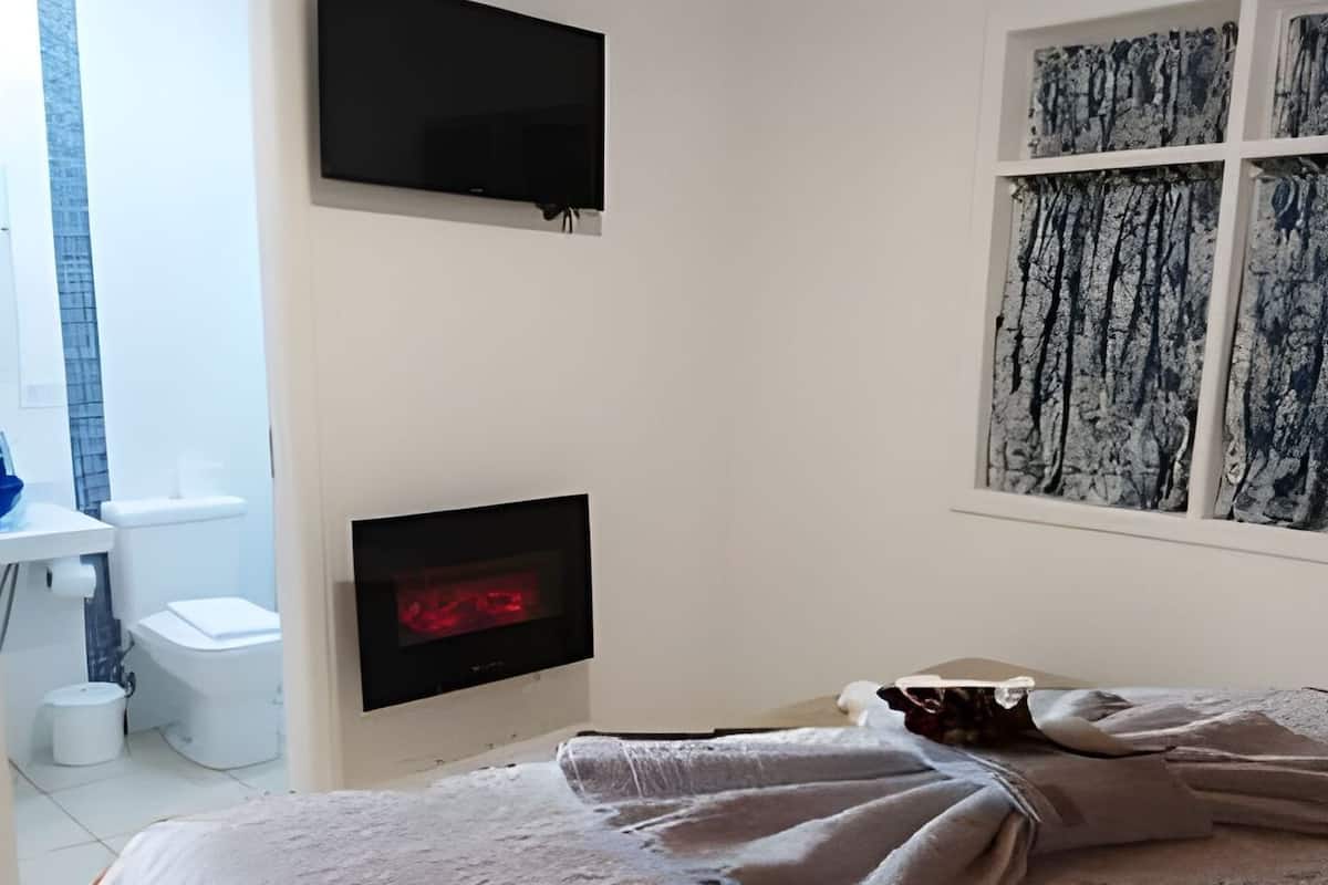 2 habitaciones, cortinas blackout y sistema de insonorización
