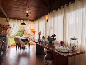 Suite | Dining - THE WRITERS HOUSE (Campos do Jordão)